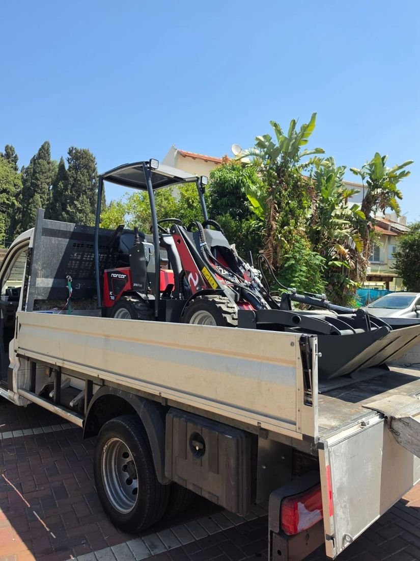 רכב פינוי גזם על משאית
